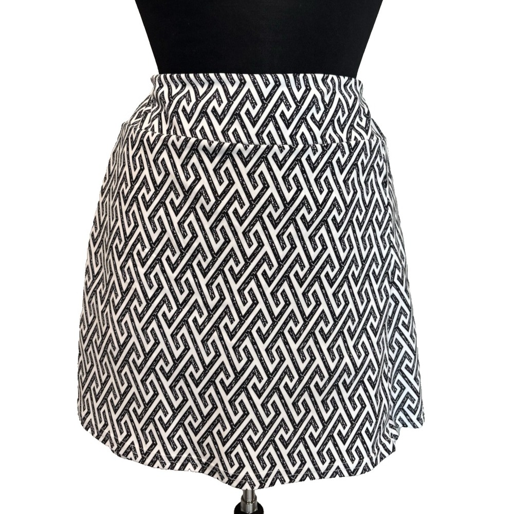 Shana Apparel Black White Geometric Skort UPF 50+ Golf Tennis Skirt Medium NEW
